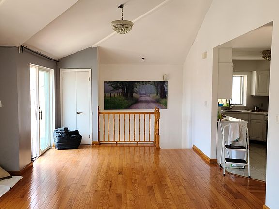 4th image of 2839 Ford St #3