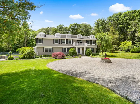 19 Gray Squirrel Drive, New Canaan, CT 06840