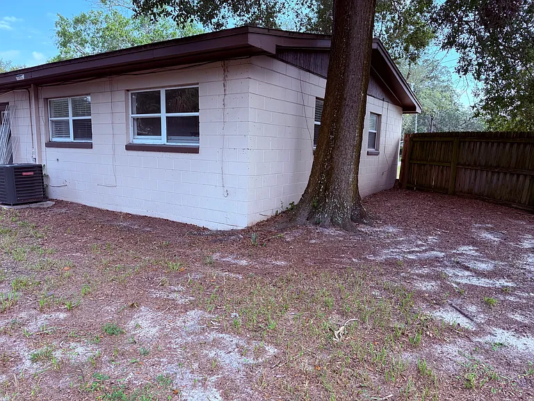 213 Thomas Dr — Photo 6
