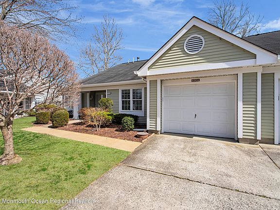 3rd image of 890A Stratford Ct