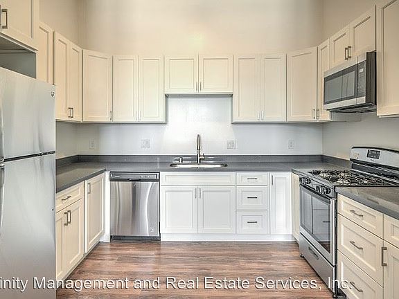 2nd image of 341 Georgia St Ste 302