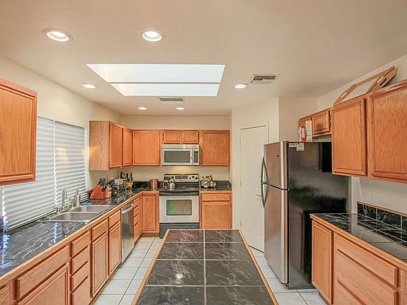 3rd image of 3010 W Sahuaro Dr