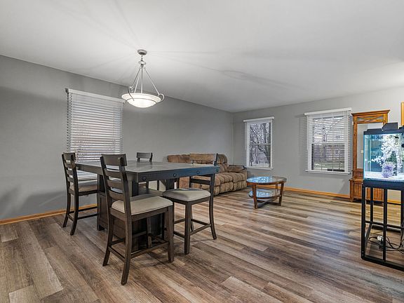 4th image of 1103 Mountain View Dr