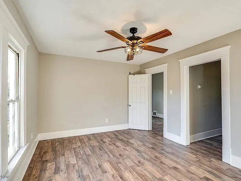 228 Gale St — Photo 2