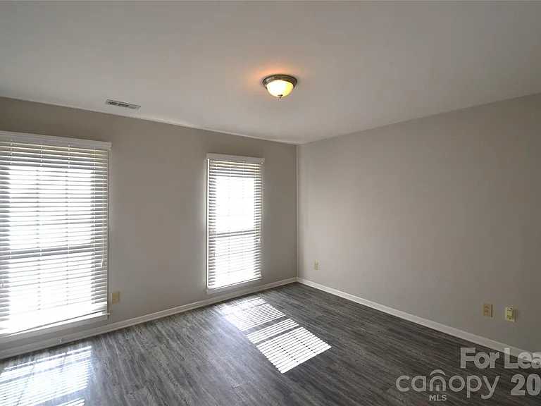 100 Old Farm Ct — Photo 27
