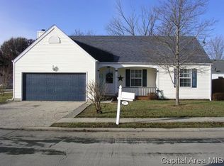 27 Arthur Jones Ave, New Berlin, IL 62670