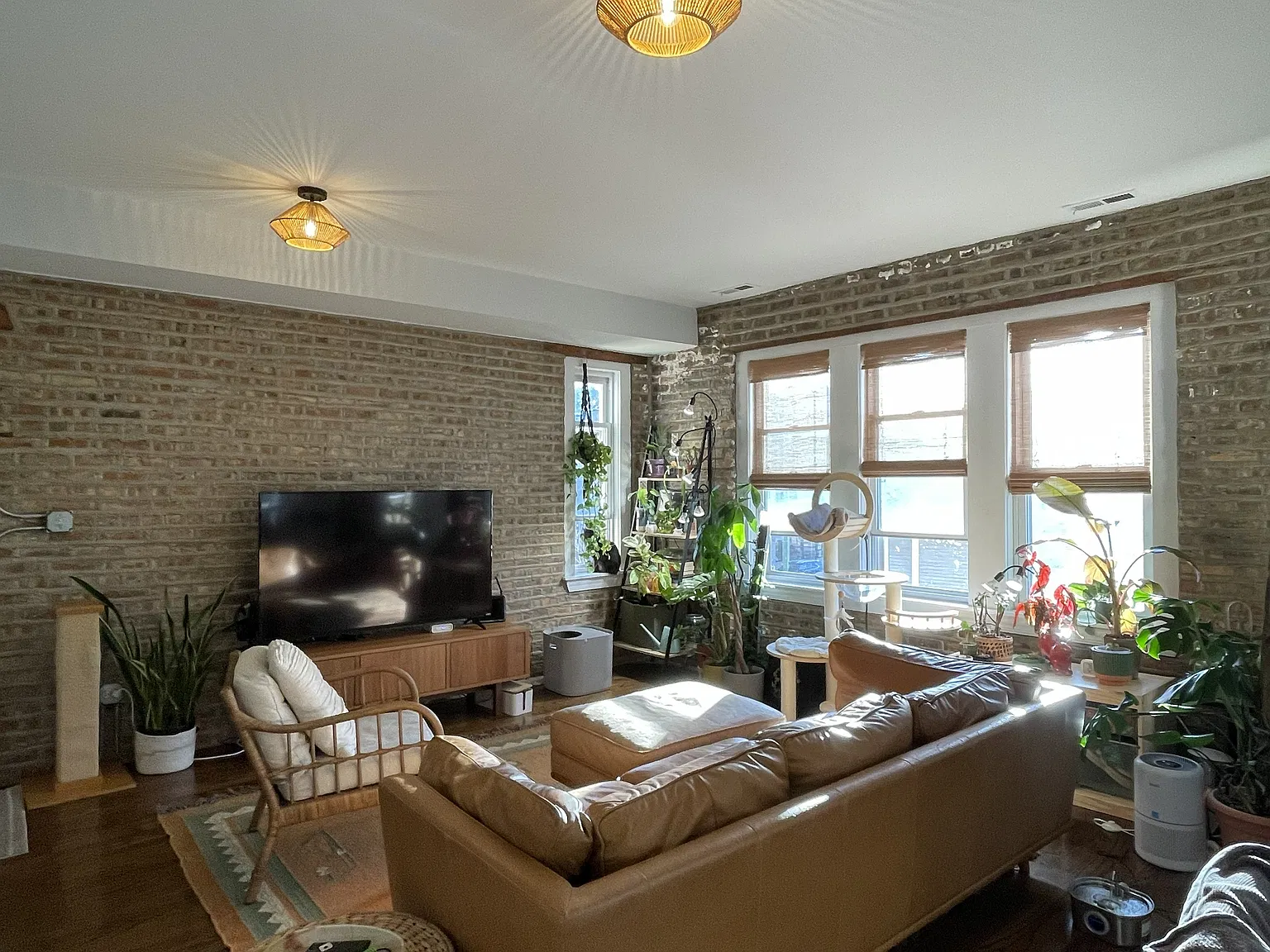 2 bed, 900 sqft, $2,400 — Photo 2