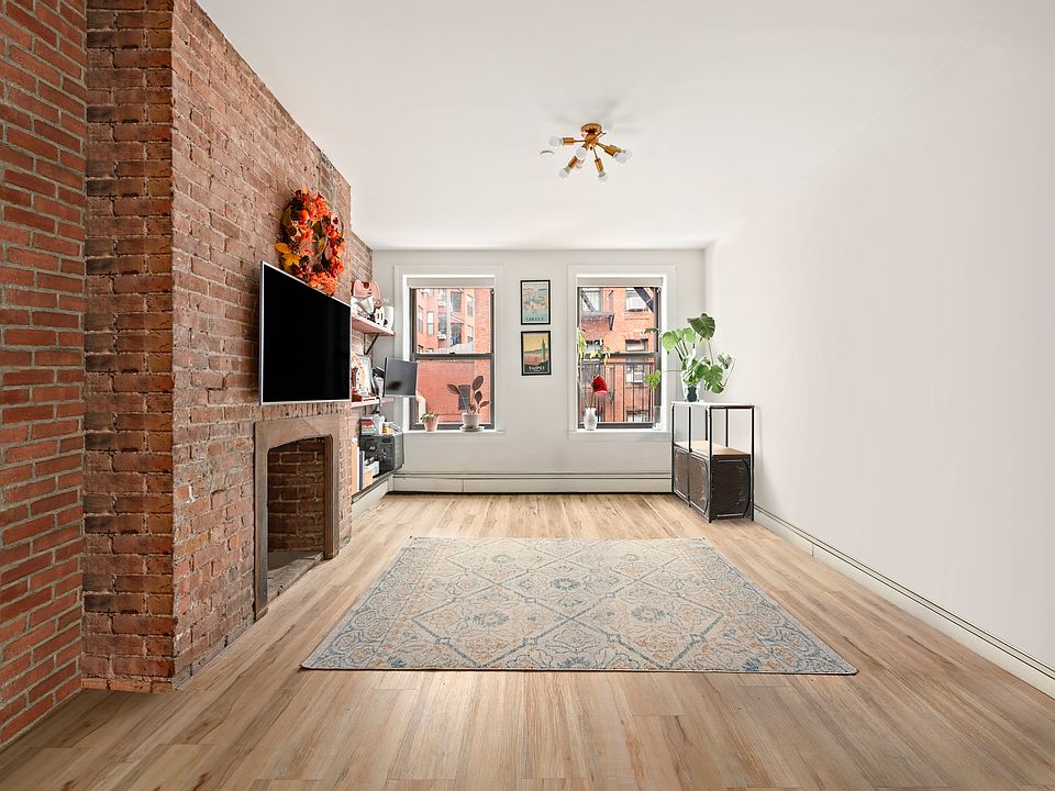 1st image of 243 Mulberry St APT 4R