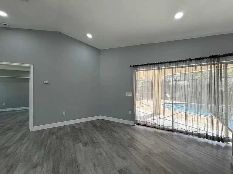 323 Aurora St NW — Photo 6