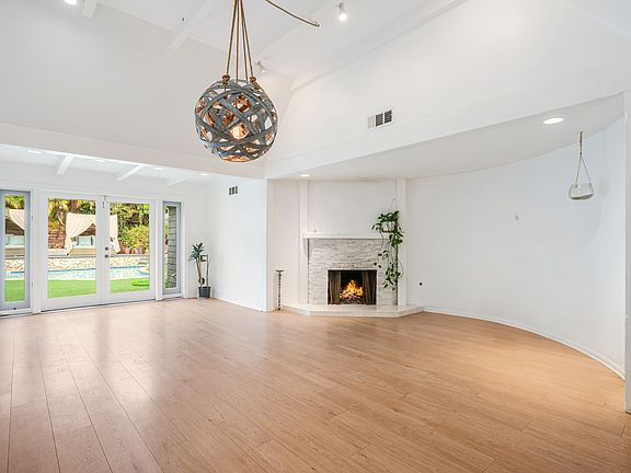 4th image of 18425 Coastline Dr