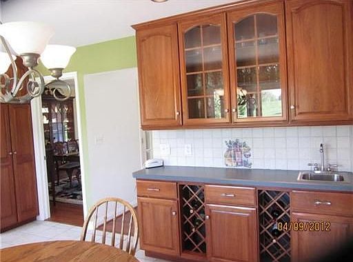 4th image of 1686 Pond Shore Dr