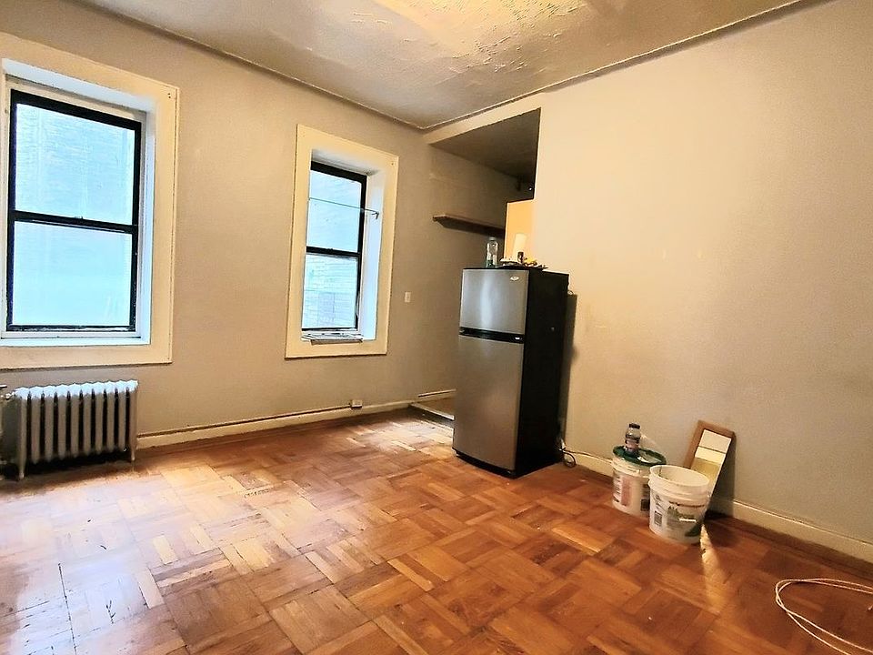 2nd image of 2111 Beekman Pl APT 1J