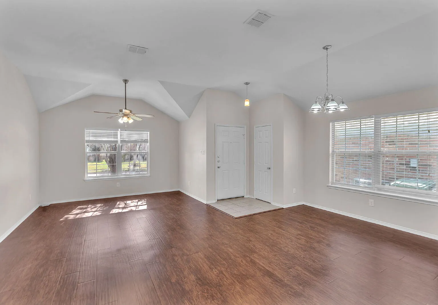 4 bed, 2.0 bath, 2136 sqft, $2,500 — Photo 3