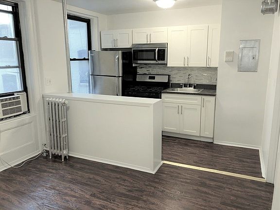 2nd image of 715 W 180th St APT 4