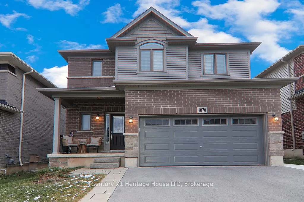 4070 E Thomas St photo 1