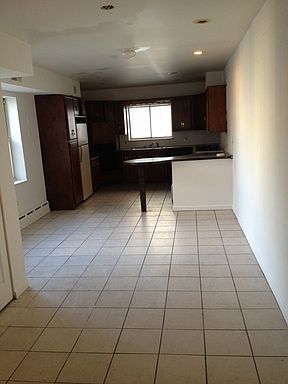 2nd image of 927 S 10th St #B