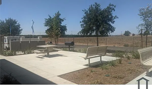 3 bed, 1030 sqft, $1,454 — Photo 3