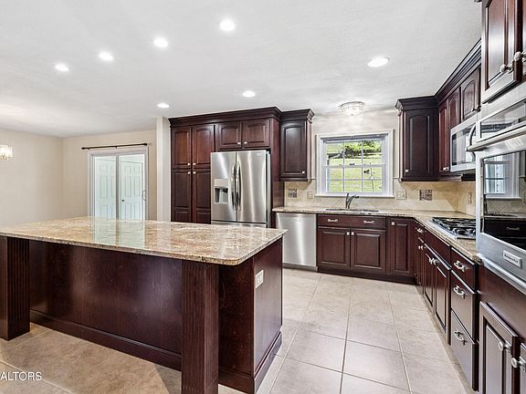 4th image of 321 S Sevenoaks Dr