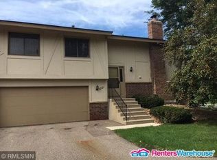 1001 Pontiac Ln, Chanhassen, MN 55317