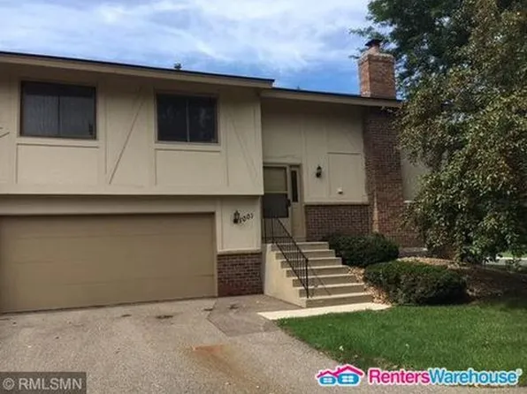 1001 Pontiac Ln, Chanhassen, MN 55317