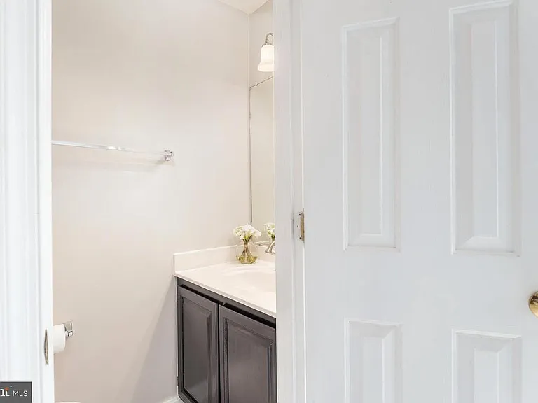 200 Barrie Pl — Photo 34