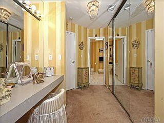 4th image of 27 Greenwich Ct