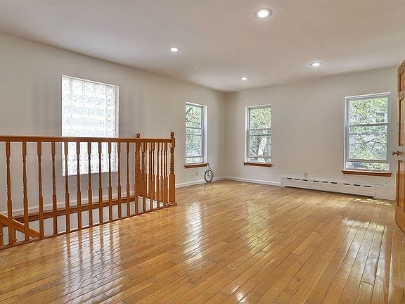 2nd image of 108 Hutton St Floor 2