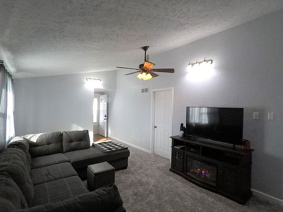 4th image of 1521 E H St