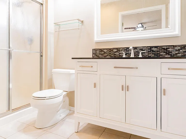 15222 Kempwood Dr — Photo 21
