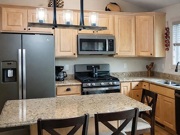 2nd image of 837 Sunridge Dr