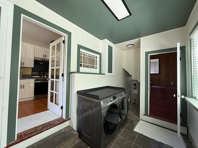 Mud Room/Laundry