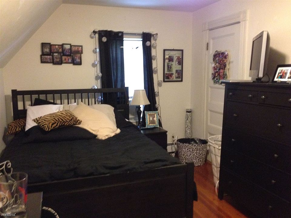 Bedroom1 (9 Benson Street #3)