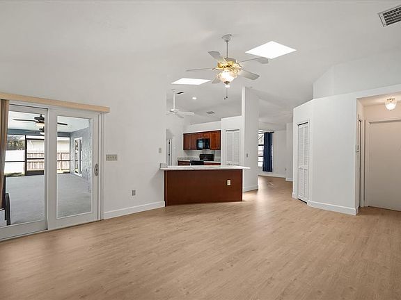5th image of 1012 Tony Cir