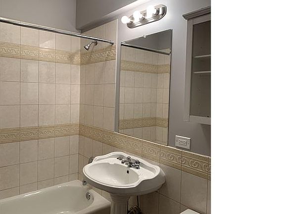 4th image of 7844 S Ellis Ave 3rd-fl 2