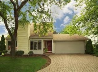 6394 Holly Ct, Lisle, IL 60532