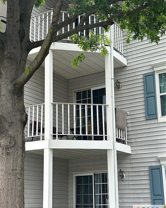 1st image of 285 Kempsey Dr