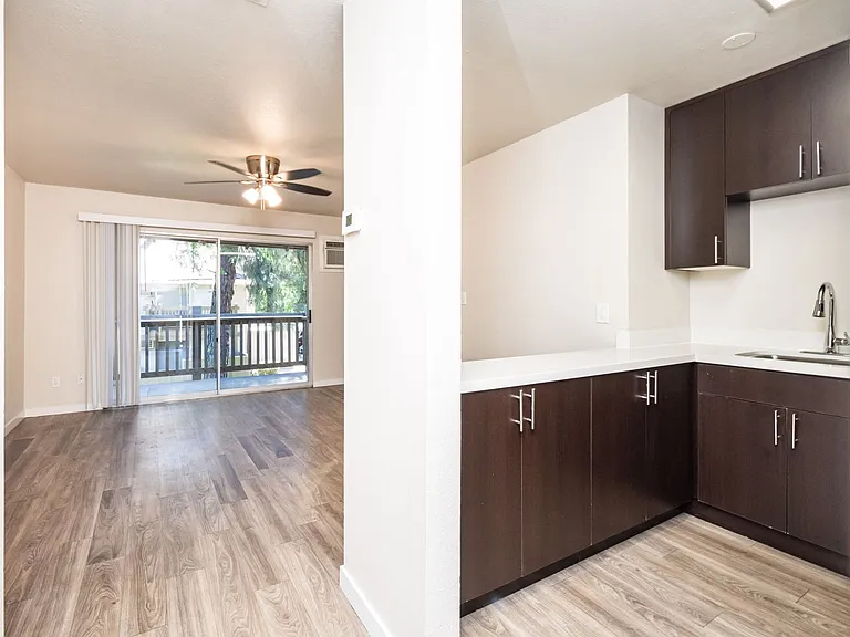 Riverbend Apartments — Photo 3