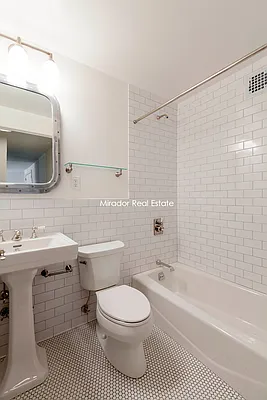 Rented by Mirador Real Estate | media 25