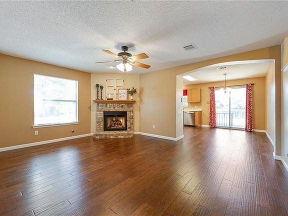 4th image of 1601 Highland Ct