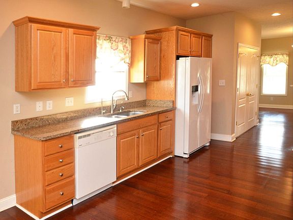 4th image of 126 Wyndsong Pl