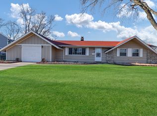 424 Dartmouth Ln, Schaumburg, IL 60193