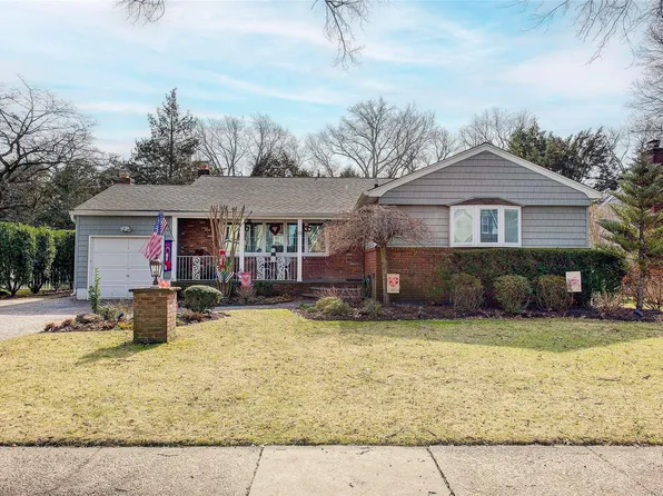 12 Bluebell Court, Garden City, NY 11530