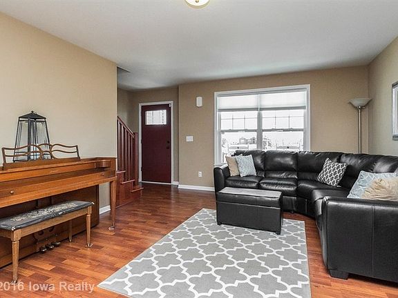 2nd image of 2220 SE Willowbrook Dr