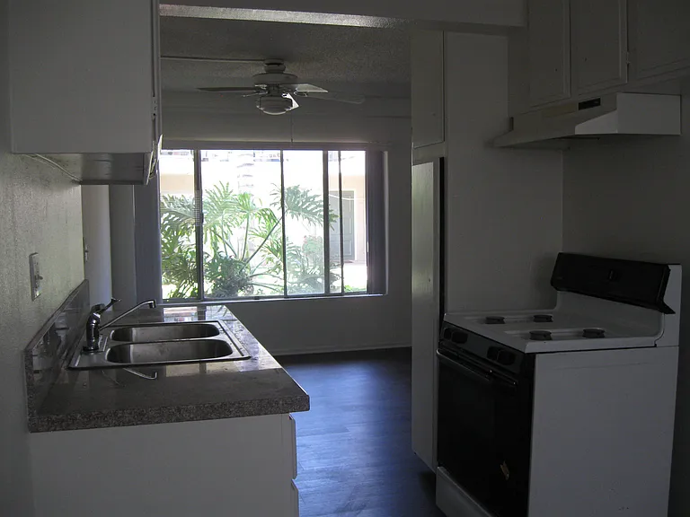 943-959 Ventura Ave — Photo 10
