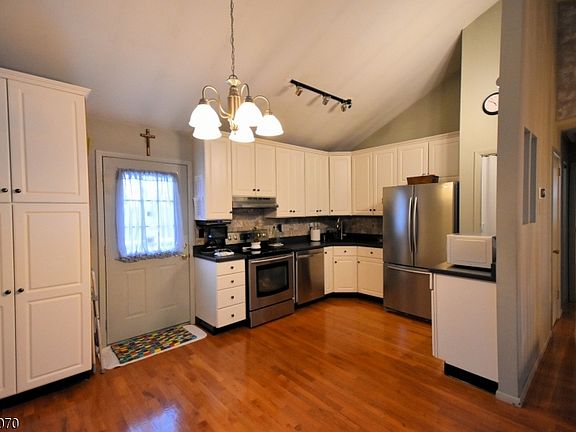 5th image of 36 Summit Cir