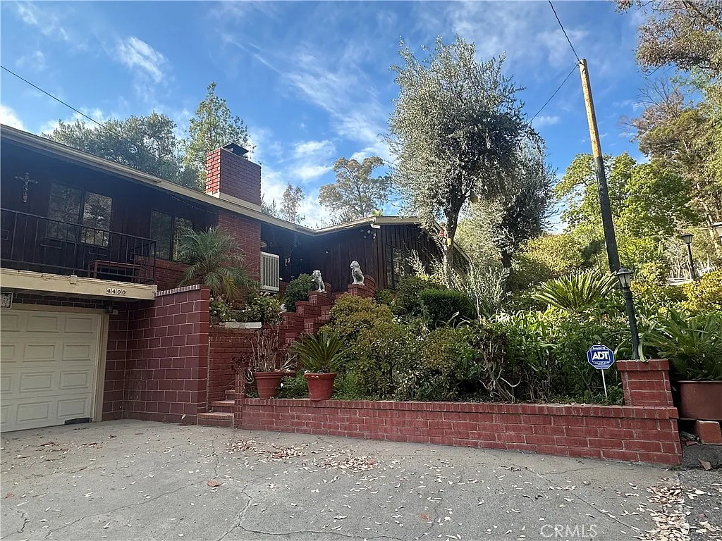 3 bed, 1430 sqft, $2,800 — Photo 2
