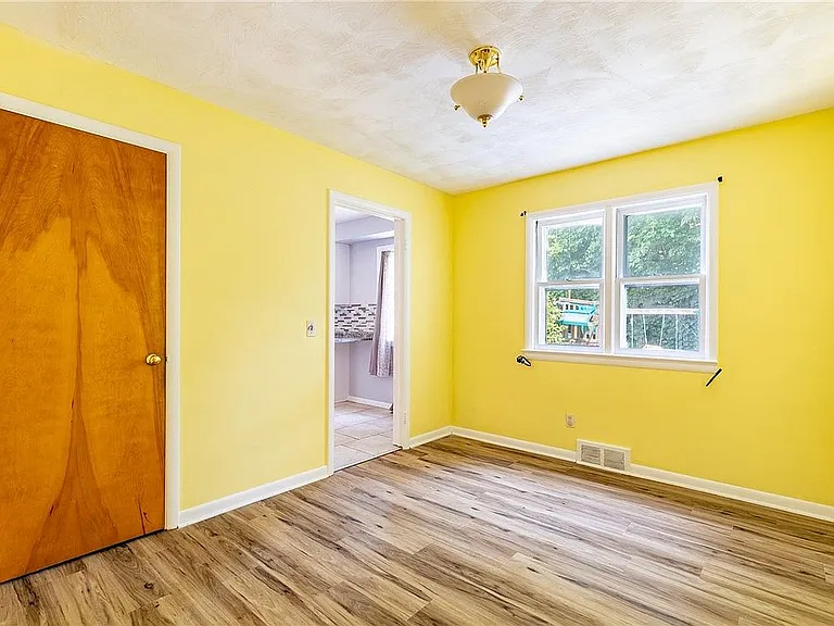 138 Clark Ave — Photo 20