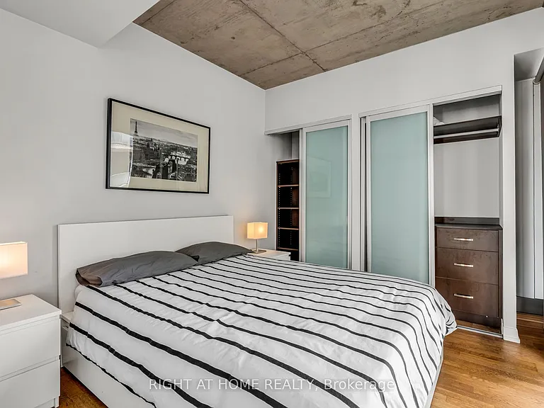 650 King St W #605 — Photo 26