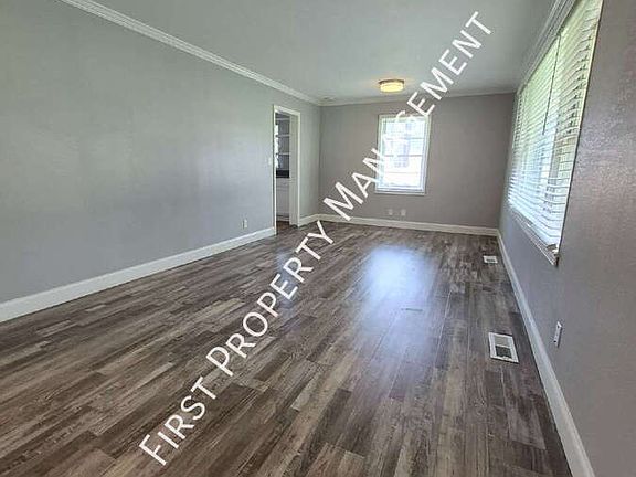 3rd image of 1013 Lansdell Rd
