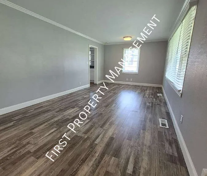 1013 Lansdell Rd — Photo 3